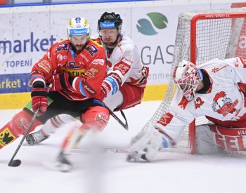 Vedoucí kvarteto extraligy bude hájit pozice na kluzištích soupeřů