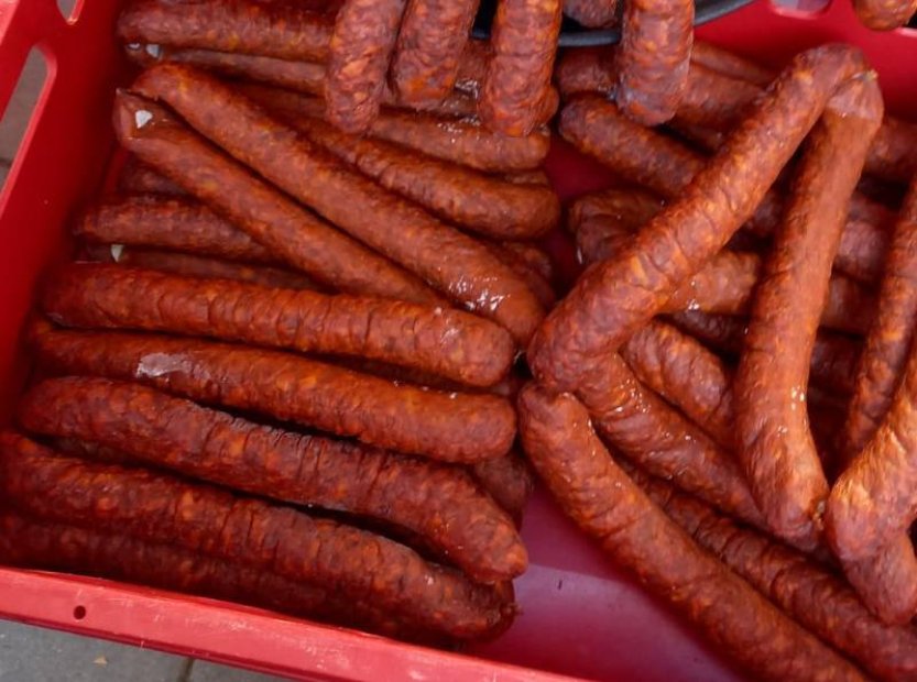 Přes 100 kg i plesnivých uzenin zabavili veterináři prodejci v Brně-Králově Poli