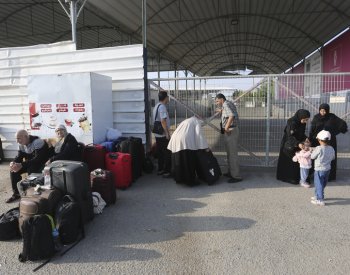 Přes Rafáh z Pásma Gazy odešli další cizinci, včetně rodiny skotského premiéra