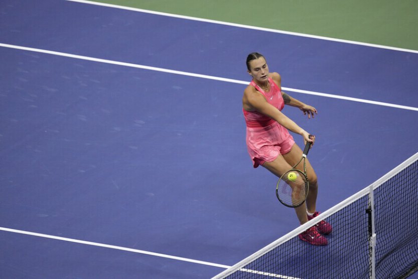 Sabalenková zvládla dohrávku s Rybakinovou a je v semifinále Turnaje mistryň