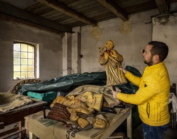 První vesnický orloj v ČR se po 15 letech přestěhoval do Žibřidic na Liberecku