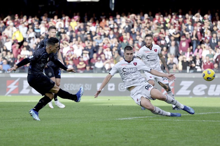 Neapol porazila v italské lize 2:0 Salernitanu, která dál čeká na výhru