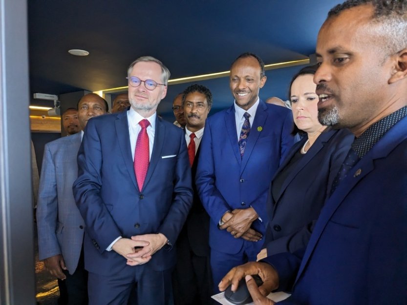 Fiala navštívil etiopské muzeum a vyzkoušel si letecký simulátor