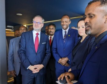 Fiala navštívil etiopské muzeum a vyzkoušel si letecký simulátor