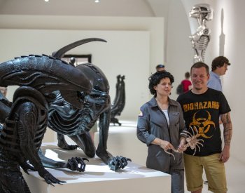 Dílo autora filmového Vetřelce přilákalo na Hlubokou za první měsíc 7000 lidí