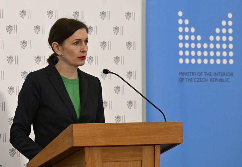 Vládní zmocněnkyně a ministr Rakušan kritizují pokutu za gay romanci v Maďarsku