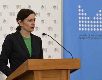 Vládní zmocněnkyně a ministr Rakušan kritizují pokutu za gay romanci v Maďarsku