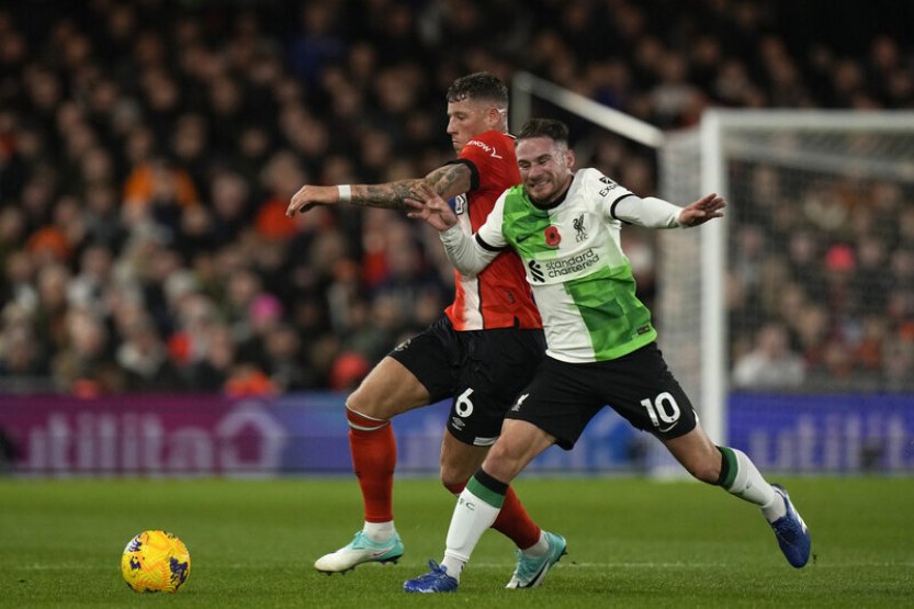 Díaz zachránil Liverpool před porážkou v Lutonu, gól věnoval unesenému otci