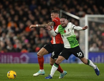 Díaz zachránil Liverpool před porážkou v Lutonu, gól věnoval unesenému otci