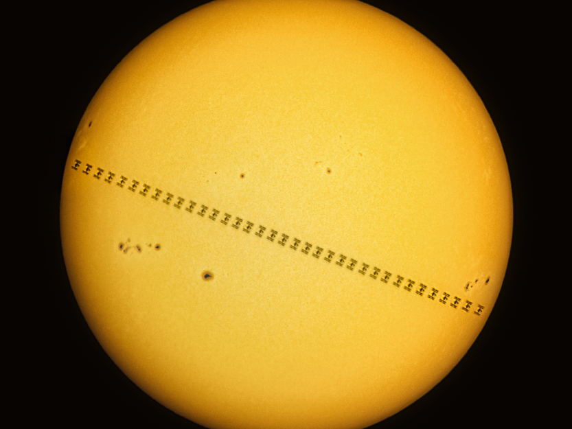 Z Opavska byla zachycena před Sluncem Mezinárodní vesmírná stanice