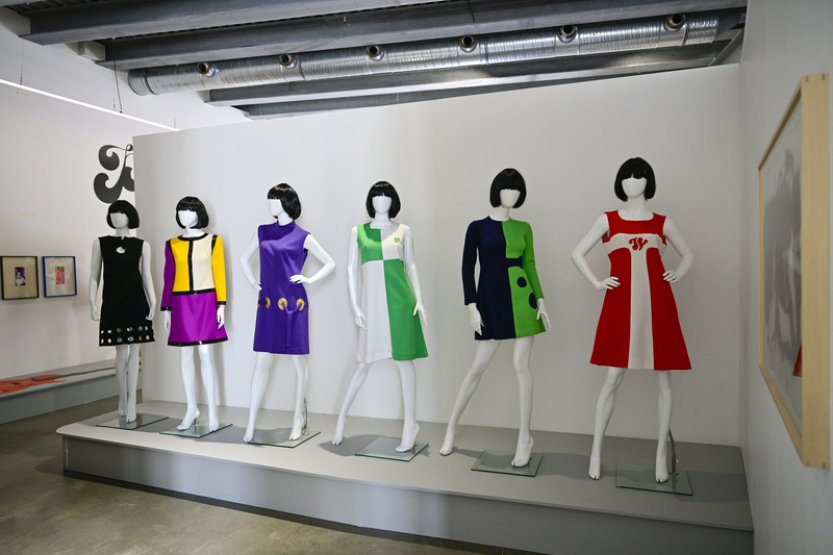 Výstava v pražském Museu Kampa představuje módní tvorbu 60. let