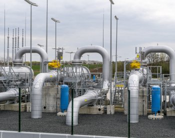 Analytici: Za přebytkem zahraničního obchodu stojí spíše rychlejší pokles dovozu