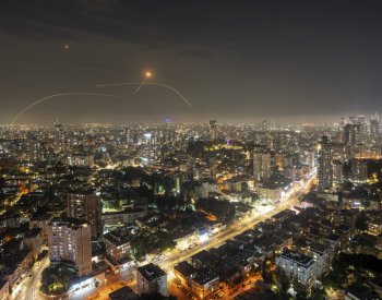Z Libanonu bylo odpáleno zhruba 30 raket na Izrael, k útoku se přihlásil i Hamás