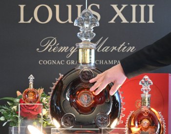 Český sběratel koupil láhev koňaku Rémy Martin za rekordních 4,1 milionu Kč