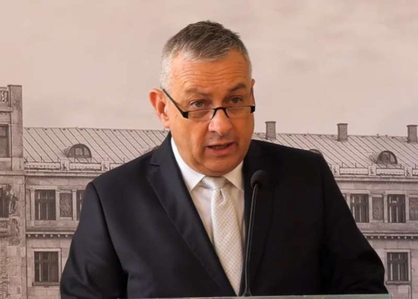 Síkela: ERÚ musí udělat maximum pro snížení regulované složky ceny elektřiny