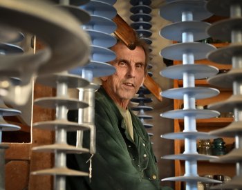 Sběratel z Pelhřimovska nashromáždil za 60 let takřka 8000 izolátorů