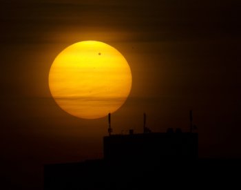 Měsíc ve čtvrtek dopoledne zakryje Venuši, úkaz jde pozorovat pouhým okem