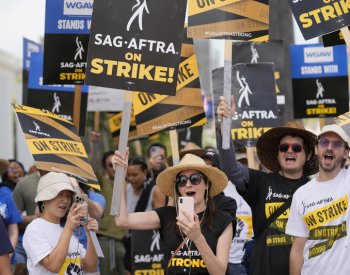 Hollywoodští herci po předběžné dohodě se studii ukončili stávku