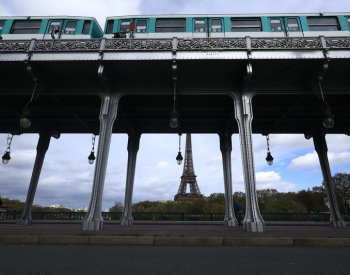 Hoch v pařížském metru napadl rabína, jiný chlapec chtěl pobodat učitelku
