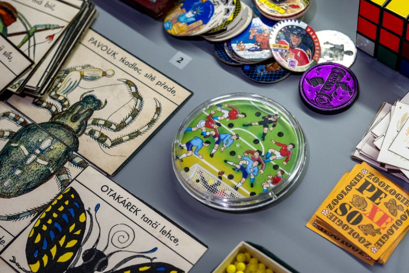 Výstava Kouzlo hraček v hradeckém muzeu nabízí desítky exponátů