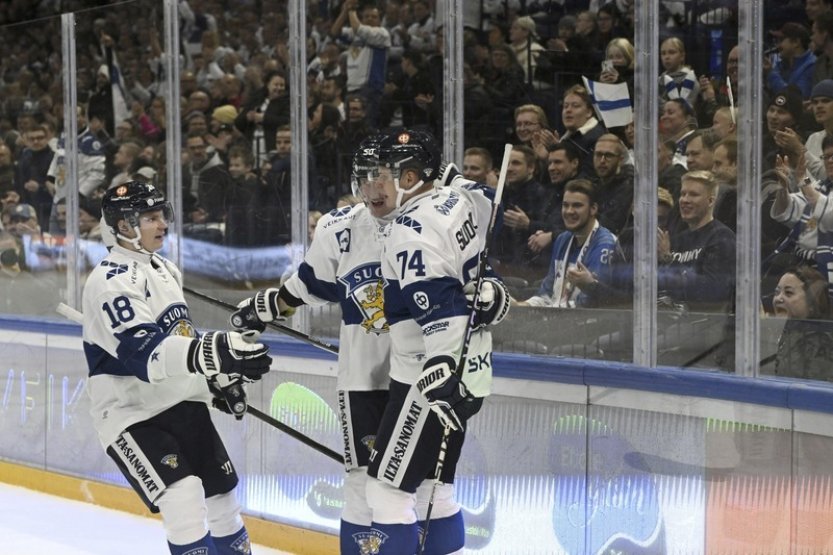Hokejisté Finska zahájili domácí turnaj EHT výhrou Švýcary 4:0