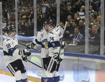 Hokejisté Finska zahájili domácí turnaj EHT výhrou Švýcary 4:0
