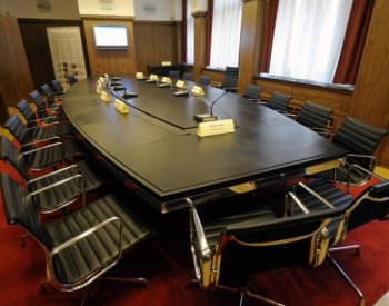 ČNB při jednání o sazbách měla obavy o úpravy cen kvůli zdražení energií