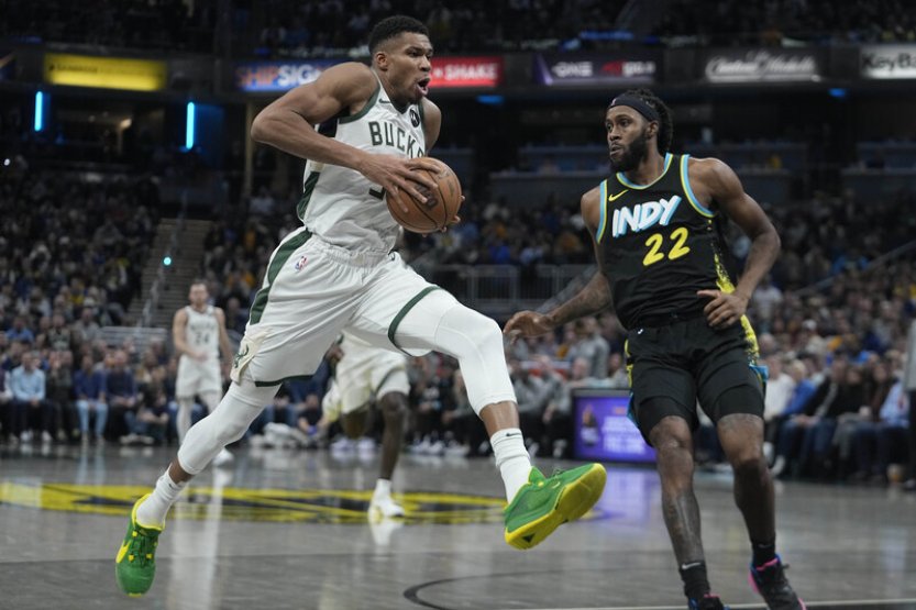 Ani 54 bodů Adetokunba nestačilo Milwaukee v NBA k výhře nad Indianou