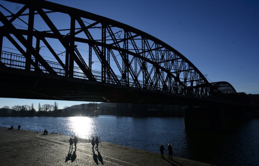 SŽ odmítla studii spolku o mostu na Výtoni, třetí kolej je podle ní potřeba