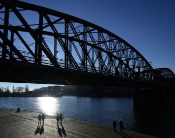 SŽ odmítla studii spolku o mostu na Výtoni, třetí kolej je podle ní potřeba