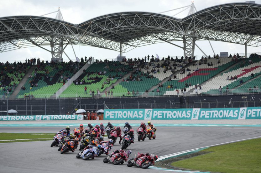 Salač po pádu v kvalifikaci odstartuje v Malajsii znovu z šesté řady