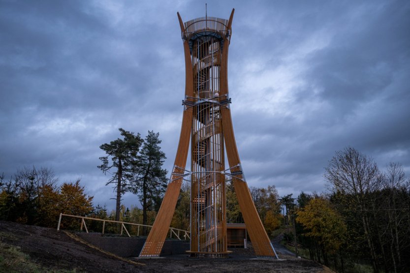Koberovy na Semilsku mají novou atypickou rozhlednu připomínající raketu