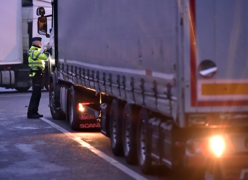 Za pololetí policie v ČR zvážila 8391 nákladních aut, každé třetí bylo přetížené