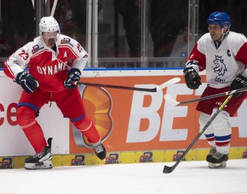 Legendy Pardubic remizovaly v hokejové exhibici s veterány reprezentace 8:8