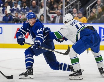 Kämpf vstřelil v NHL první gól sezony. Skóroval i Zacha a Pastrňák asistoval