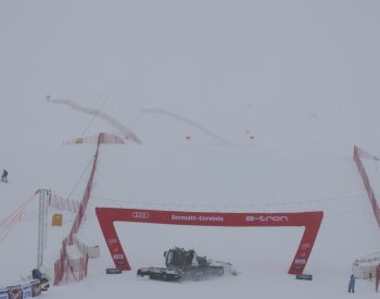 Počasí nedopřálo lyžařům ani podruhé nový sjezd Světového poháru v Zermattu