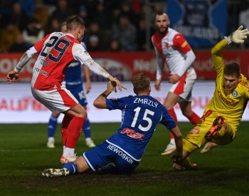 Fotbalisté Slavie vyhráli v Olomouci 3:1 a na vedoucí Spartu ztrácejí dva body