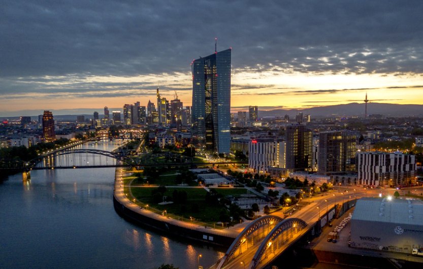 ECB zvýšila základní úrok o čtvrt procentního bodu