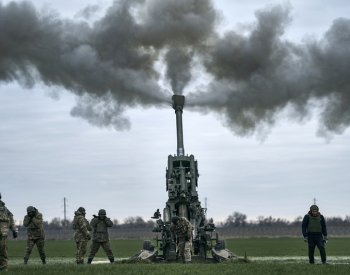 RFE/RL: Proč vojáci na Ukrajině píší vzkazy na dělostřelecké granáty