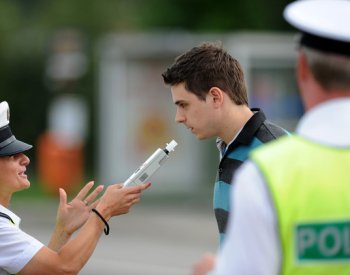Vědci přišli s nápadem, jak pomocí jazykolamů odhalit množství alkoholu v krvi