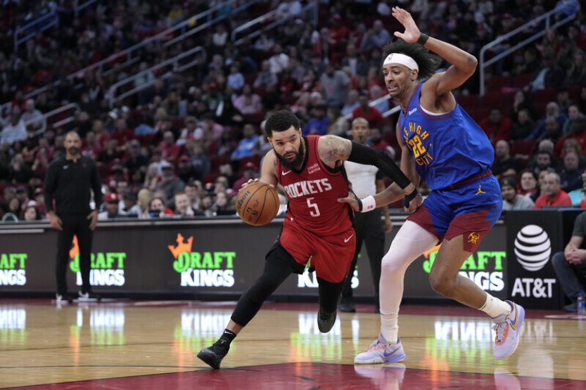 Basketbalisté Houstonu zdolali i mistra z Denveru, NBA vládne Philadelphia