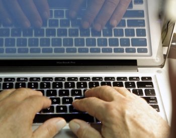 K zaslání peněz u některých bank stačí nově telefonní číslo příjemce