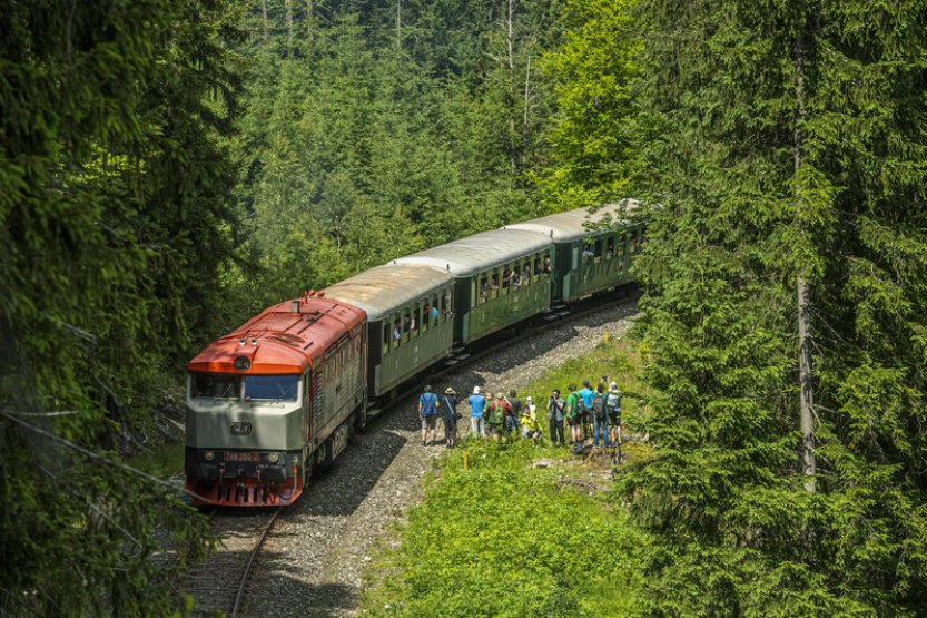 Historická Zubačka v jízdních řádech zůstane, i když ji Správa železnic zakázala