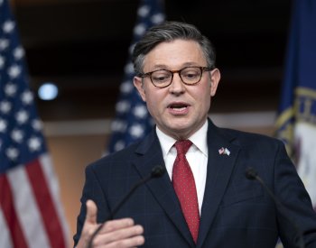 Americká sněmovna schválila návrh na odvrácení rozpočtové krize