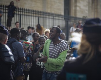 Francouzský Senát chce výrazně zpřísnit návrh migračního zákona