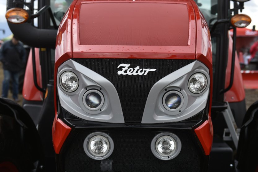Zetor přestane vyrábět vlastní motory a jeho vlastník chce prodat až půlku firmy