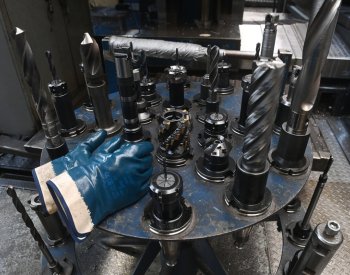 Evropská komise zhoršila výhled české ekonomiky, čeká pokles o 0,4 %