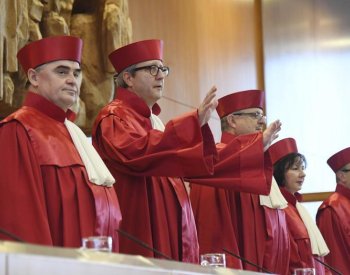 Ústavní soud v Německu zablokoval peníze v klimafondu, převod byl protiústavní