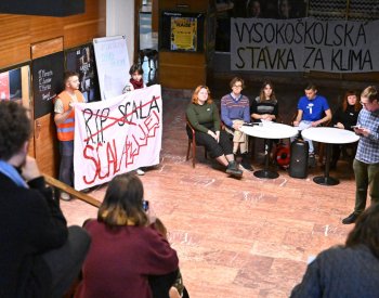 Studenti v Brně spojili stávku za klima s apelem na situaci kina Scala