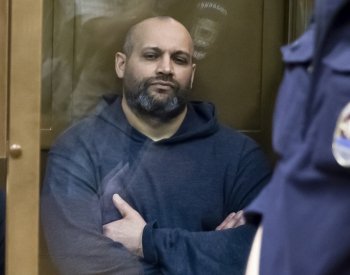 Putinův mluvčí hájil omilostnění organizátora vraždy novinářky Politkovské